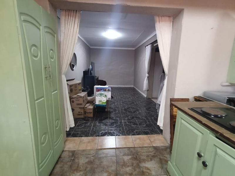 6 Bedroom Property for Sale in Struisbult Gauteng