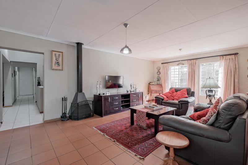 3 Bedroom Property for Sale in Faerie Glen Gauteng