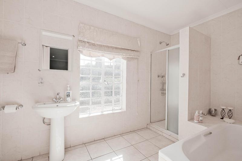 3 Bedroom Property for Sale in Faerie Glen Gauteng