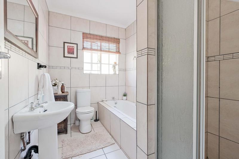 3 Bedroom Property for Sale in Faerie Glen Gauteng
