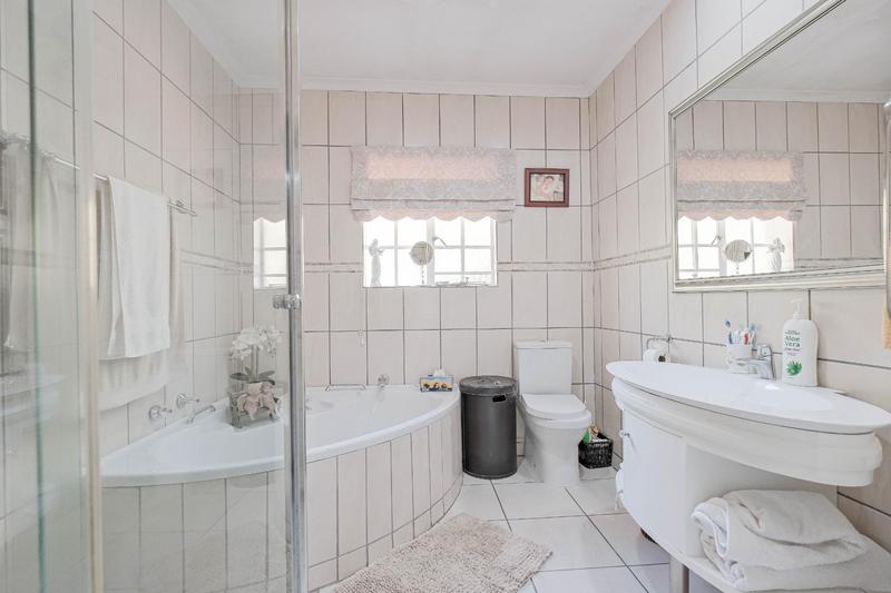 3 Bedroom Property for Sale in Faerie Glen Gauteng