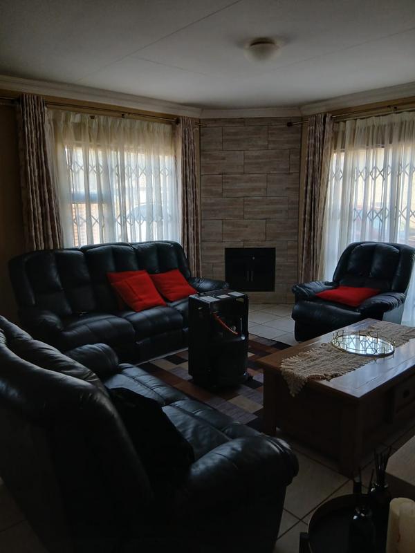 3 Bedroom Property for Sale in Andeon Gauteng