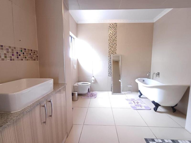 5 Bedroom Property for Sale in Three Rivers East Gauteng
