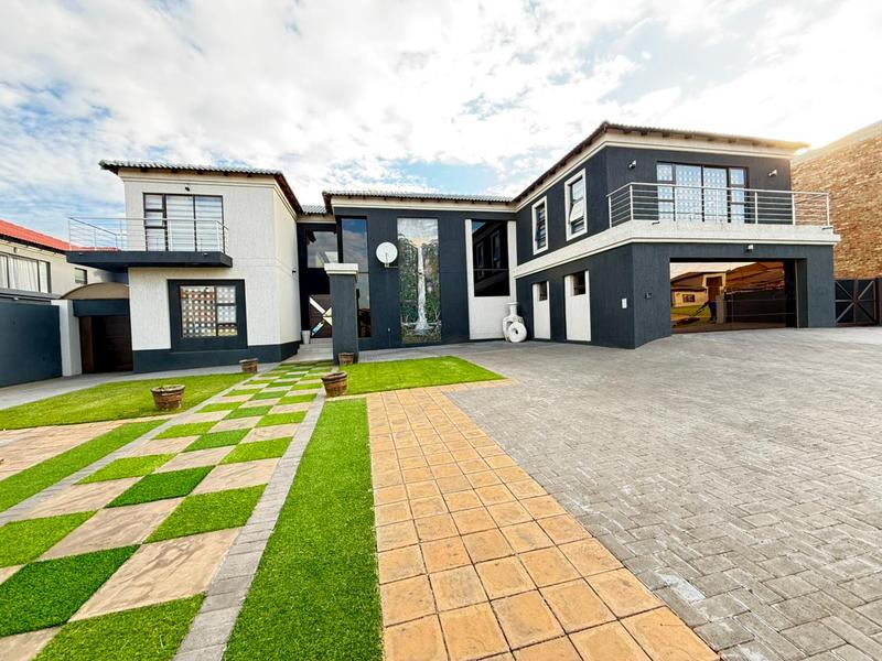 5 Bedroom Property for Sale in Three Rivers East Gauteng