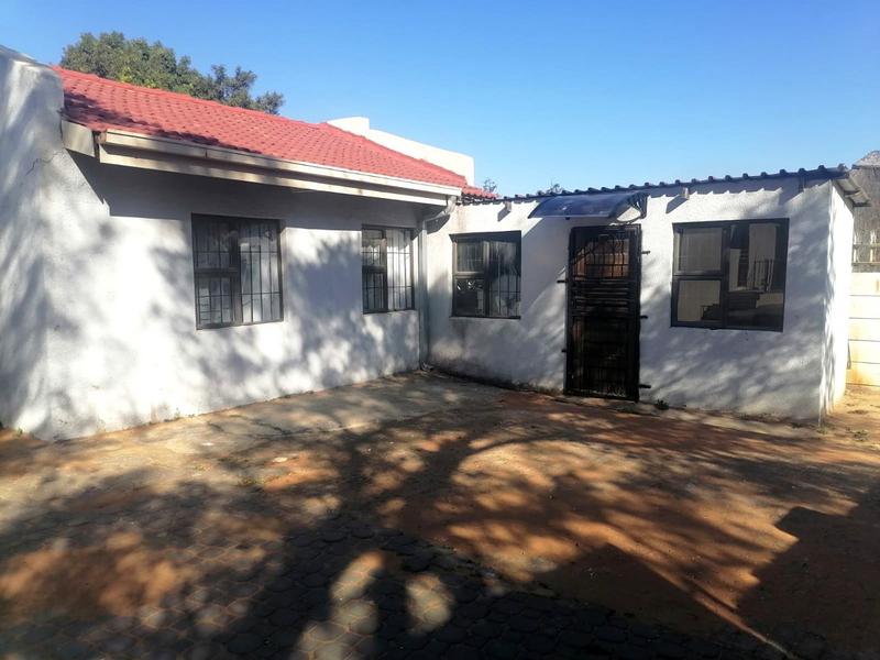 4 Bedroom Property for Sale in Fleurhof Gauteng