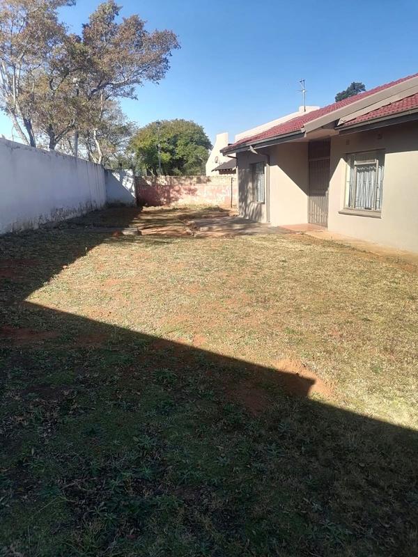 4 Bedroom Property for Sale in Fleurhof Gauteng