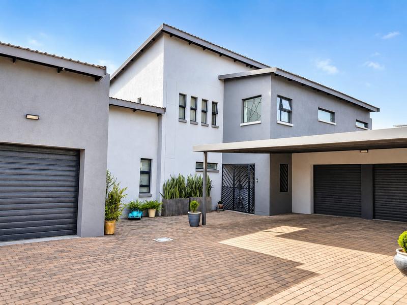4 Bedroom Property for Sale in Zambezi Country Estate Gauteng