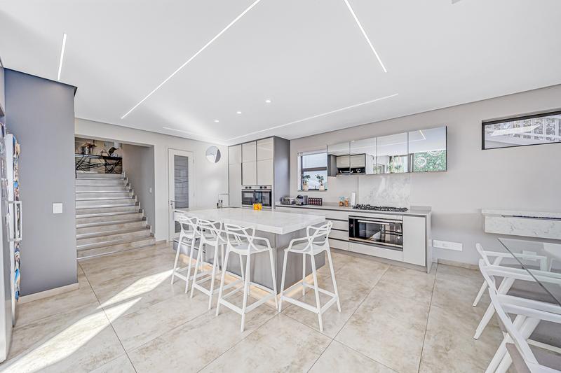 4 Bedroom Property for Sale in Senderwood Gauteng