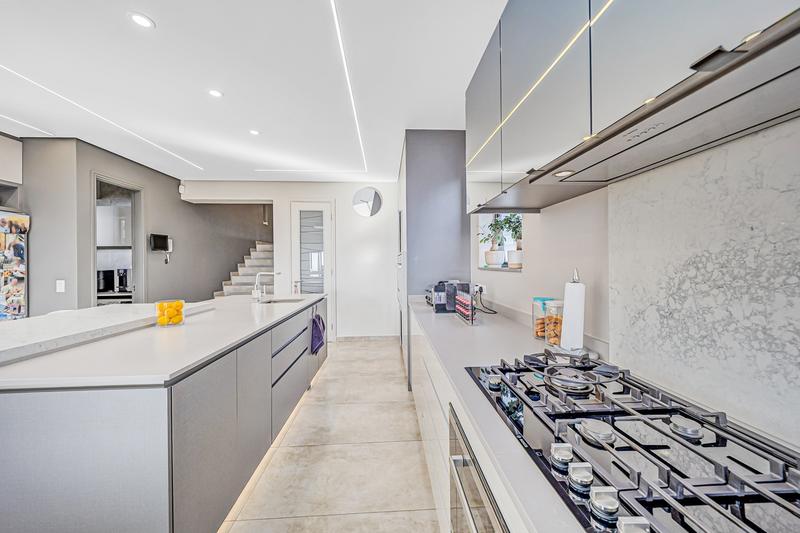 4 Bedroom Property for Sale in Senderwood Gauteng