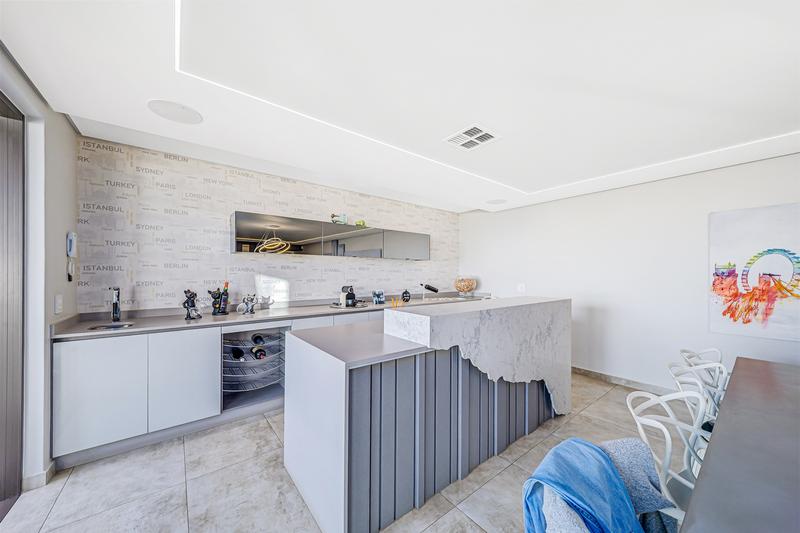 4 Bedroom Property for Sale in Senderwood Gauteng