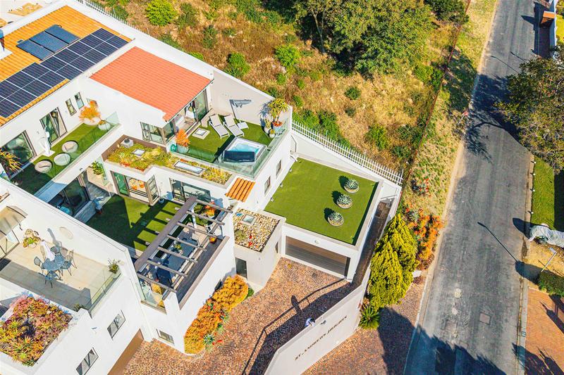 4 Bedroom Property for Sale in Senderwood Gauteng