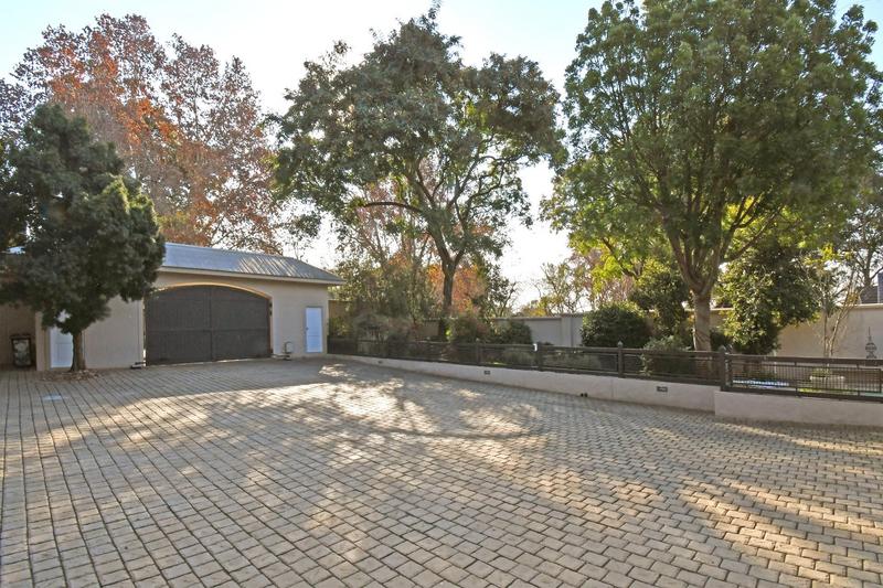 4 Bedroom Property for Sale in Hurlingham Gauteng