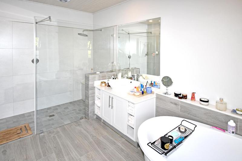 4 Bedroom Property for Sale in Hurlingham Gauteng