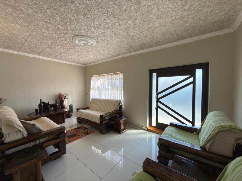 5 Bedroom Property for Sale in The Orchards Gauteng