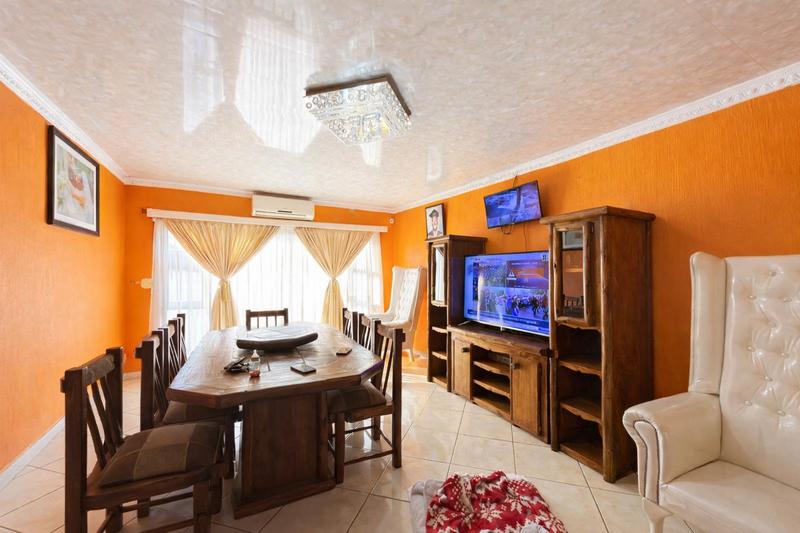 5 Bedroom Property for Sale in The Orchards Gauteng