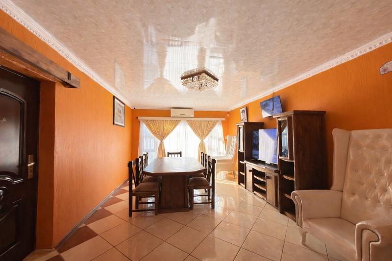 5 Bedroom Property for Sale in The Orchards Gauteng
