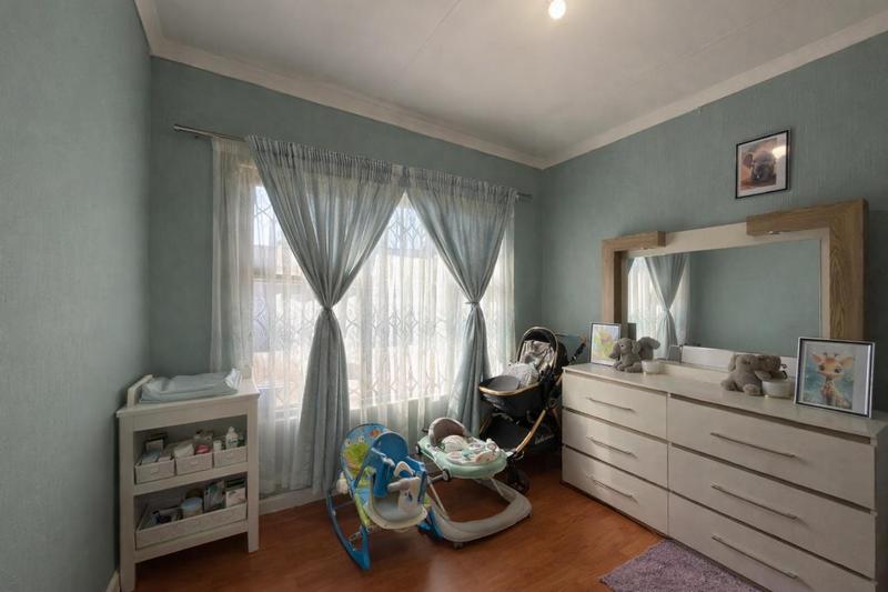 5 Bedroom Property for Sale in The Orchards Gauteng