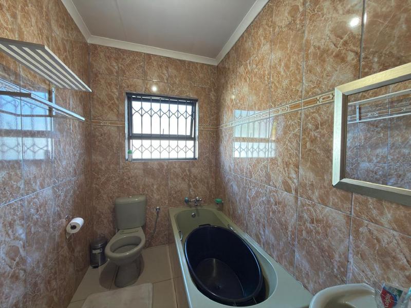 5 Bedroom Property for Sale in The Orchards Gauteng