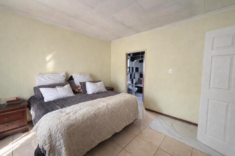 5 Bedroom Property for Sale in The Orchards Gauteng