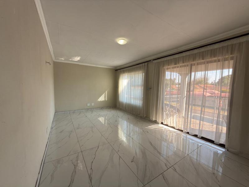 5 Bedroom Property for Sale in The Orchards Gauteng