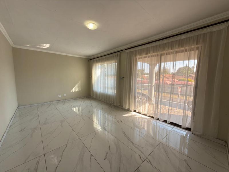 5 Bedroom Property for Sale in The Orchards Gauteng