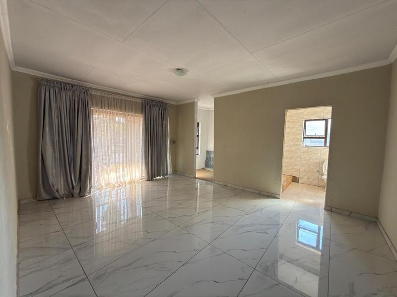 5 Bedroom Property for Sale in The Orchards Gauteng