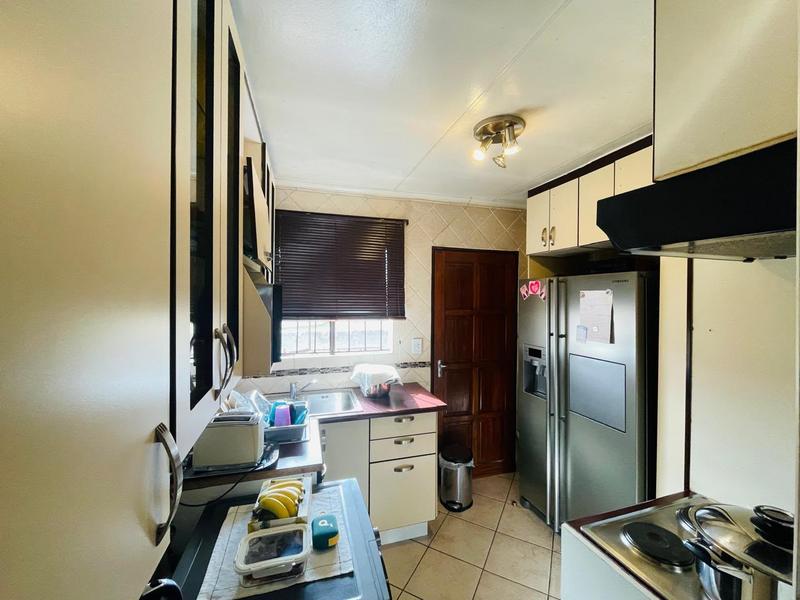 2 Bedroom Property for Sale in Clayville Gauteng