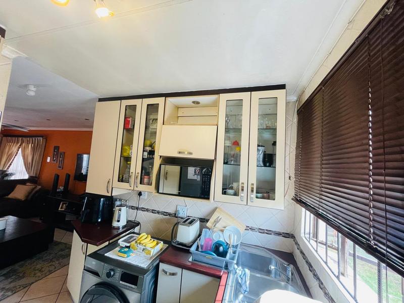 2 Bedroom Property for Sale in Clayville Gauteng