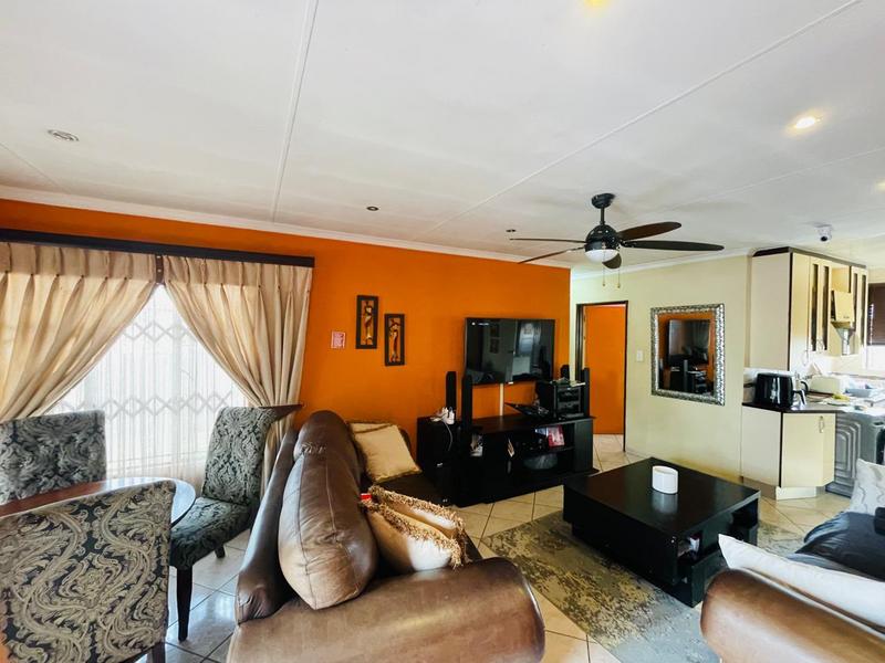 2 Bedroom Property for Sale in Clayville Gauteng