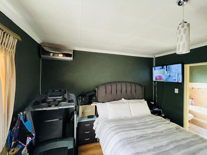 2 Bedroom Property for Sale in Clayville Gauteng