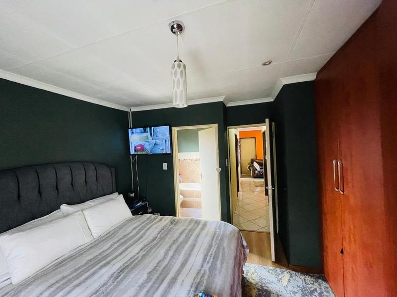 2 Bedroom Property for Sale in Clayville Gauteng