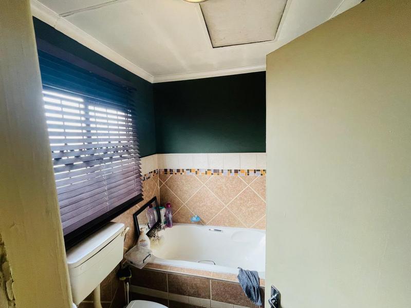 2 Bedroom Property for Sale in Clayville Gauteng
