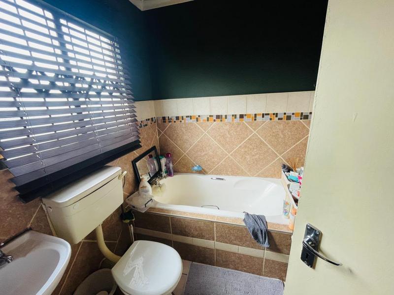 2 Bedroom Property for Sale in Clayville Gauteng