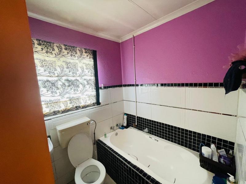 2 Bedroom Property for Sale in Clayville Gauteng