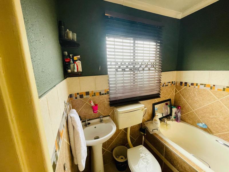 2 Bedroom Property for Sale in Clayville Gauteng