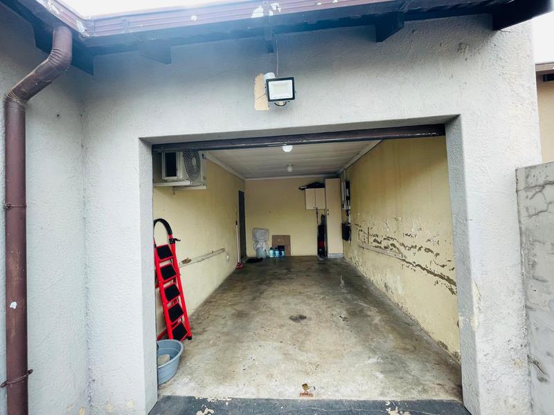 2 Bedroom Property for Sale in Clayville Gauteng