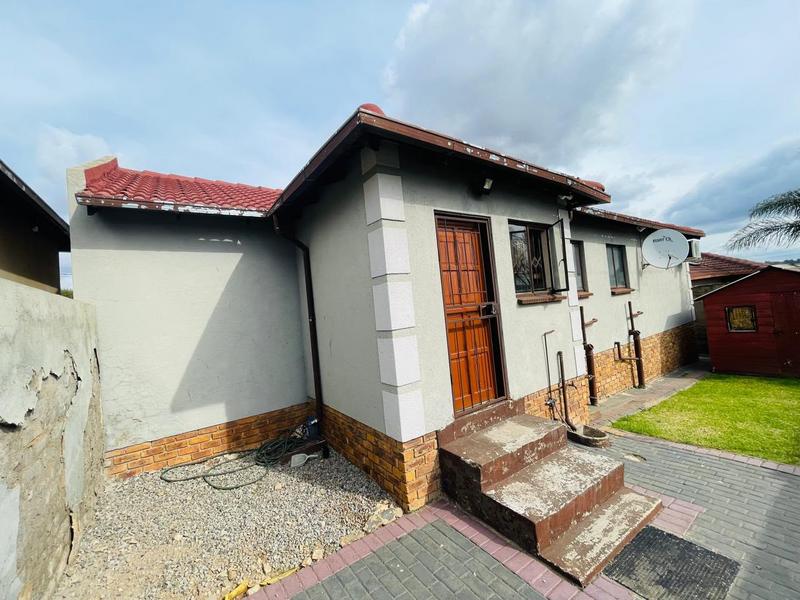 2 Bedroom Property for Sale in Clayville Gauteng