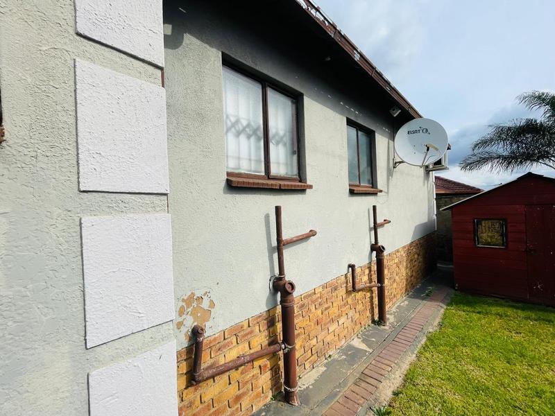 2 Bedroom Property for Sale in Clayville Gauteng
