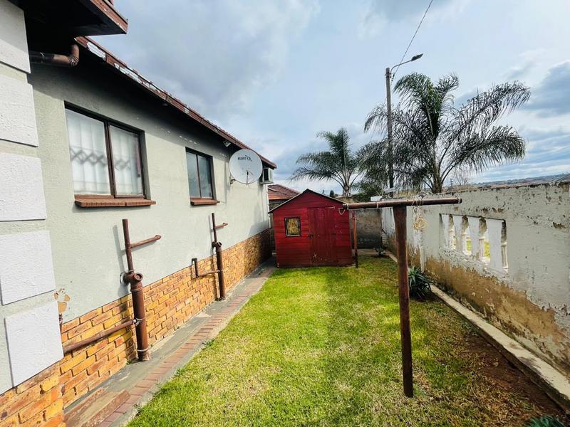 2 Bedroom Property for Sale in Clayville Gauteng