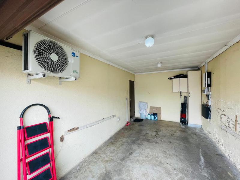 2 Bedroom Property for Sale in Clayville Gauteng