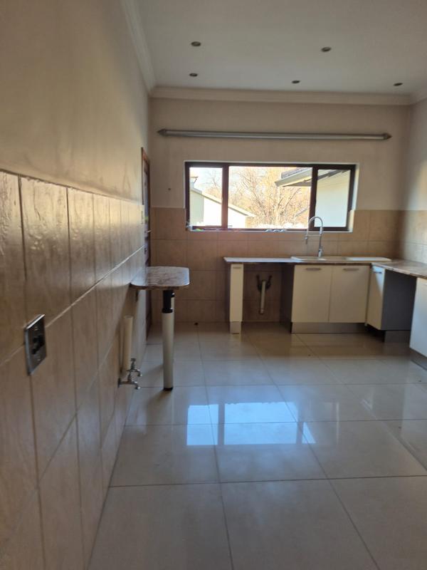 5 Bedroom Property for Sale in Raslouw Gauteng