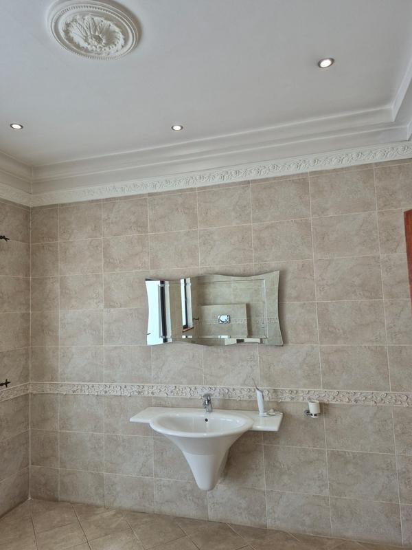 5 Bedroom Property for Sale in Raslouw Gauteng