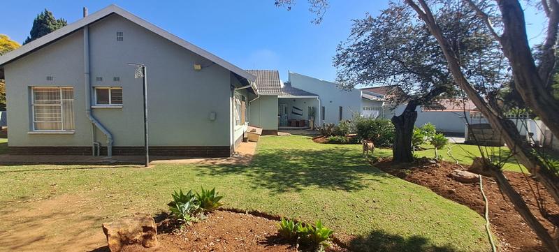 To Let 3 Bedroom Property for Rent in Krugersrus Gauteng