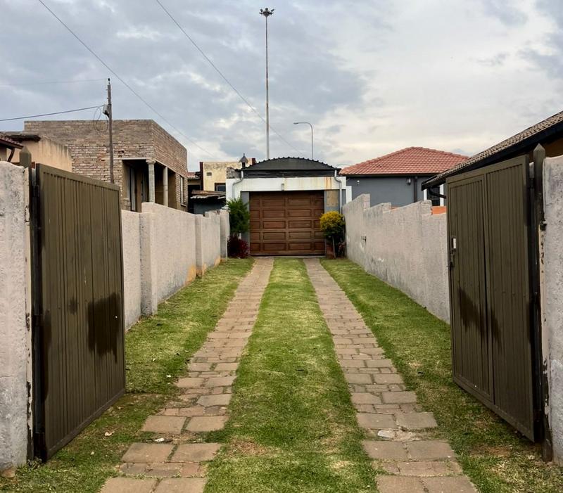 3 Bedroom Property for Sale in Emdeni Gauteng