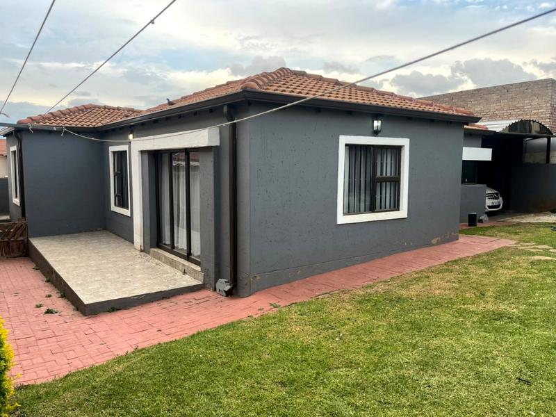 3 Bedroom Property for Sale in Emdeni Gauteng