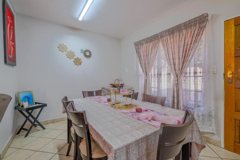 2 Bedroom Property for Sale in Vorna Valley Gauteng