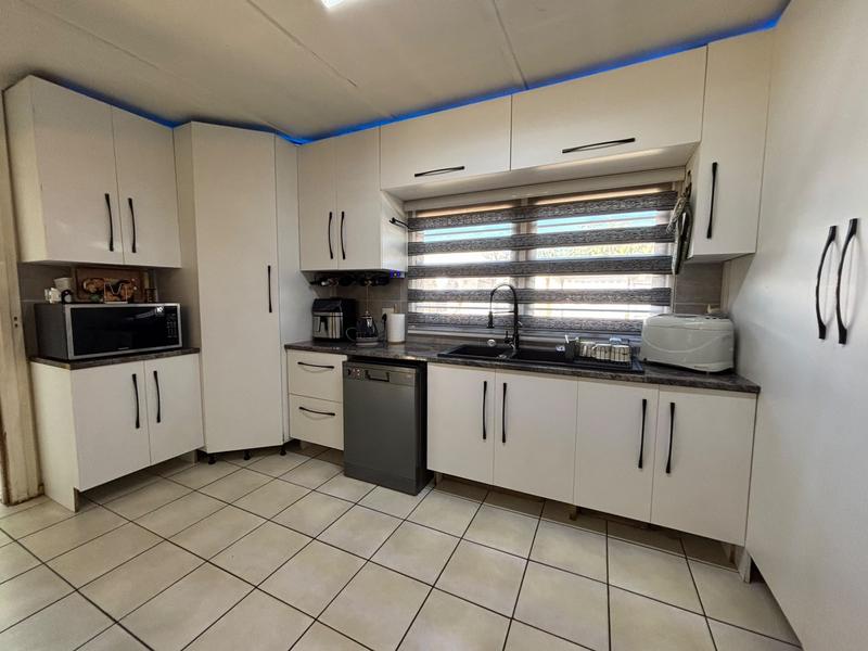 3 Bedroom Property for Sale in Martindale Gauteng