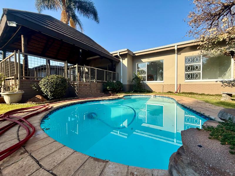 4 Bedroom Property for Sale in Flora Gardens Gauteng