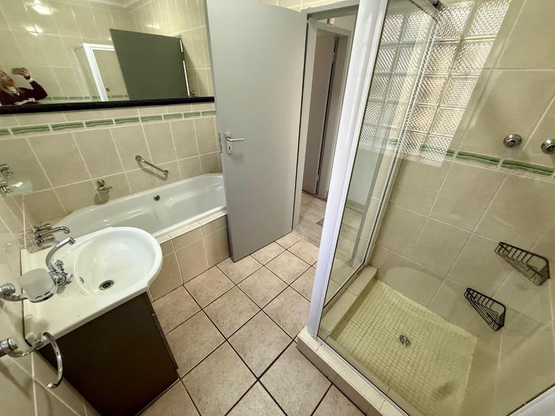 4 Bedroom Property for Sale in Flora Gardens Gauteng