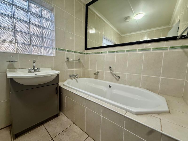 4 Bedroom Property for Sale in Flora Gardens Gauteng